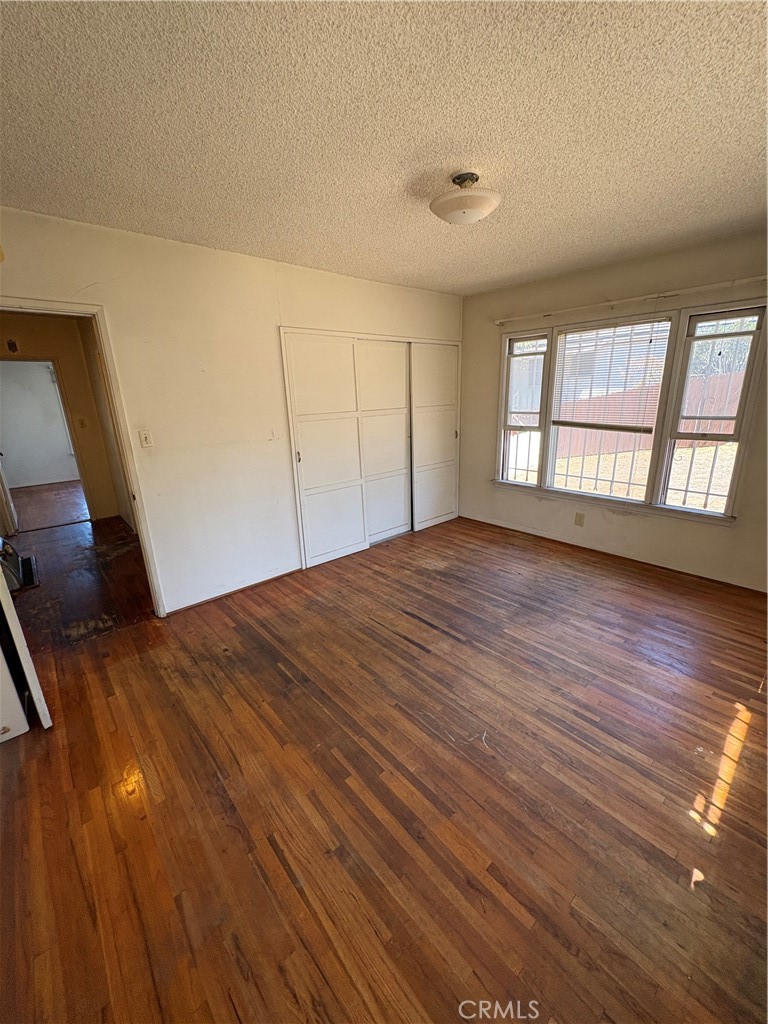 102 E 7th Property Photo 22