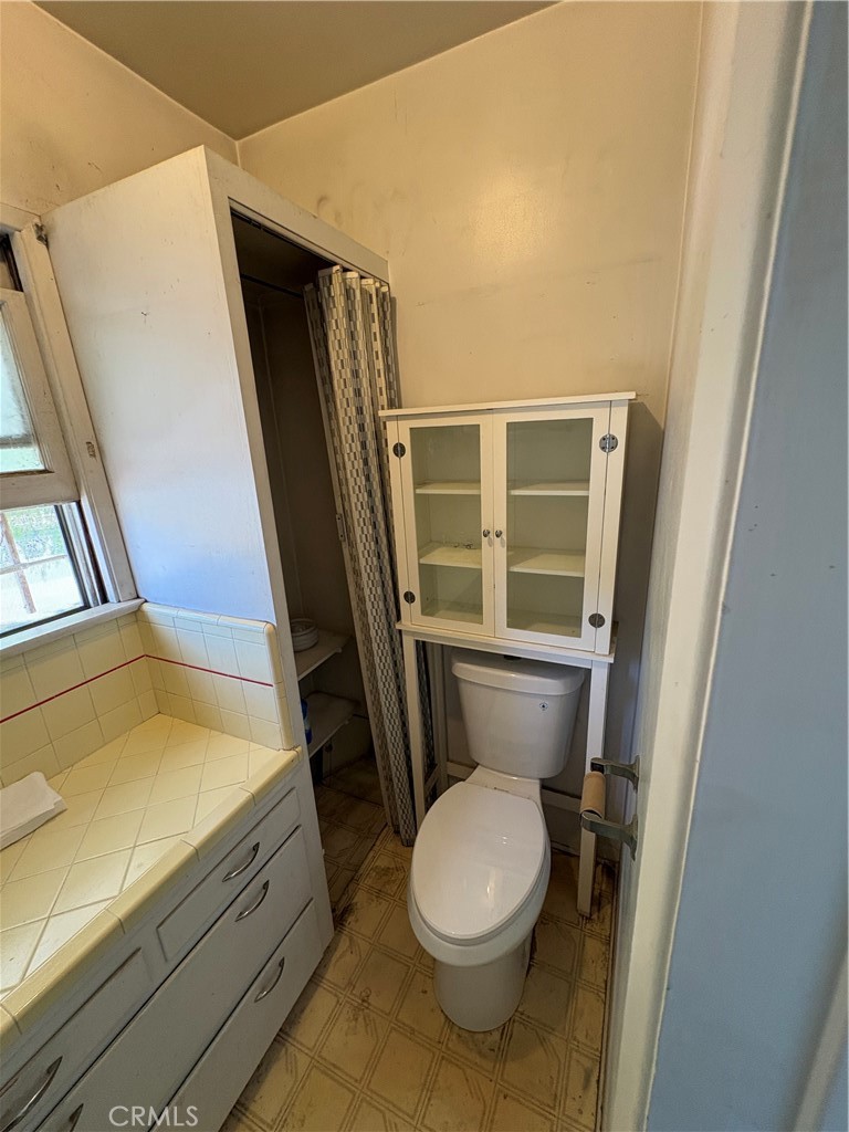 102 E 7th Property Photo 32