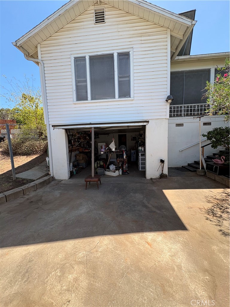102 E 7th Property Photo 41