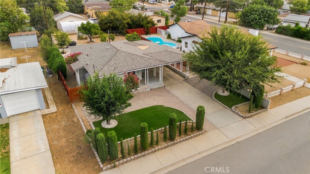 831 W George Property Photo 3