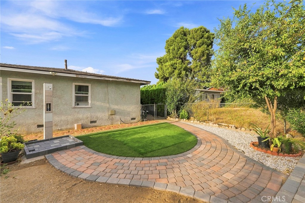 831 W George Property Photo 41