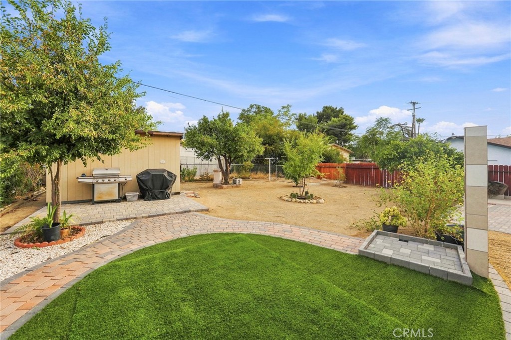 831 W George Property Photo 43