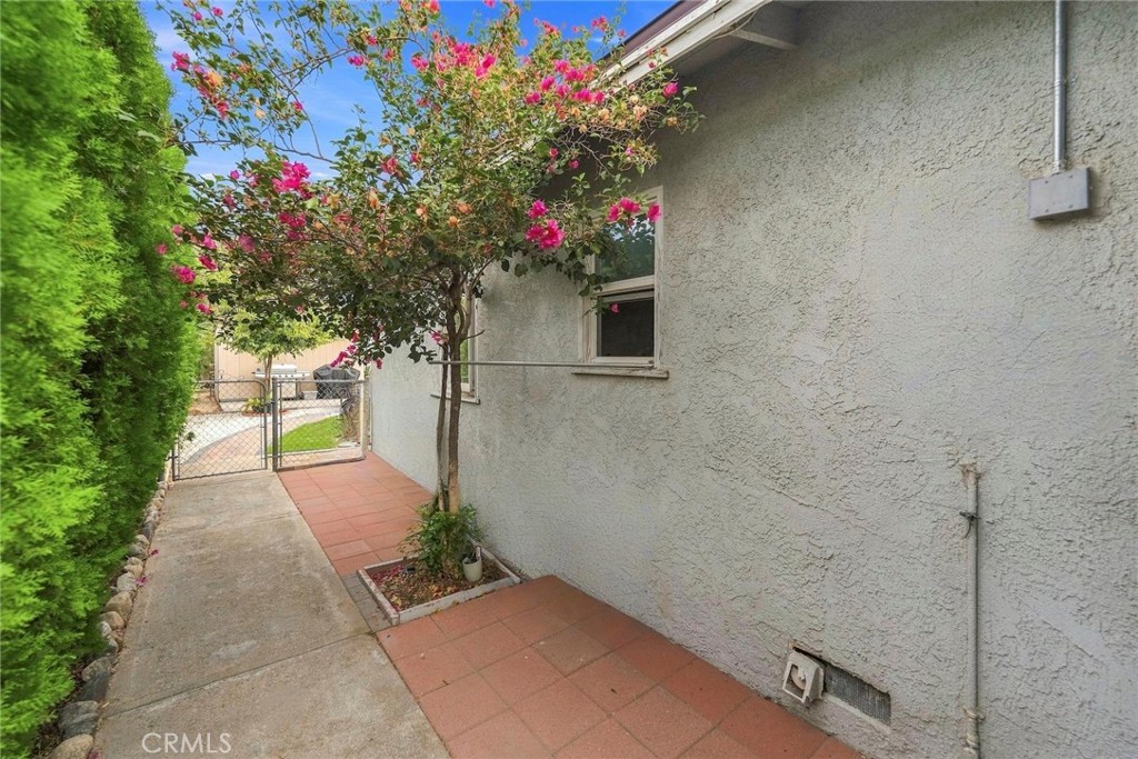831 W George Property Photo 49