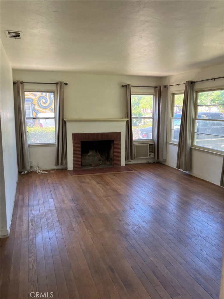 532 E Rosewood Court Property Photo 2