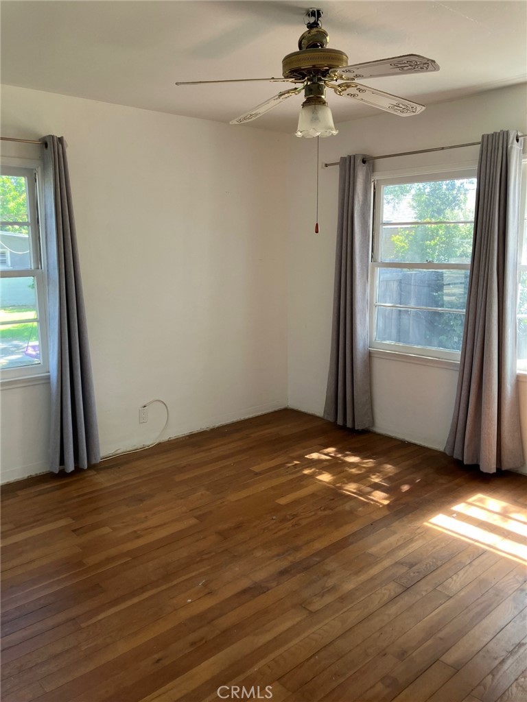 532 E Rosewood Court Property Photo 4