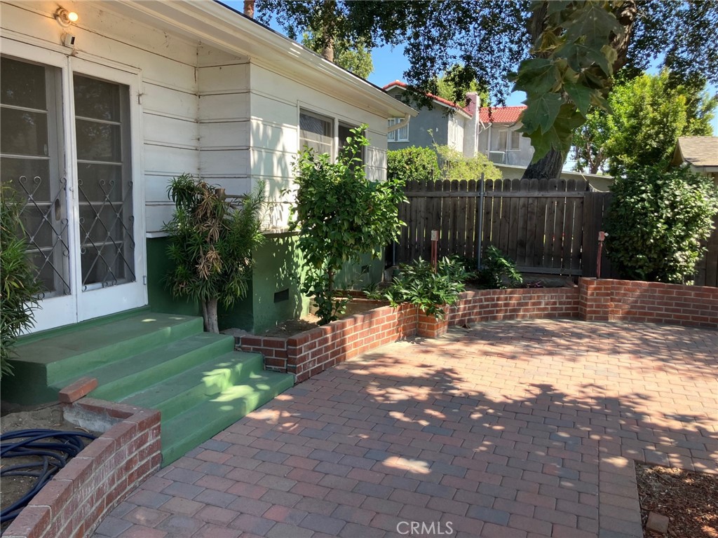 532 E Rosewood Court Property Photo 17