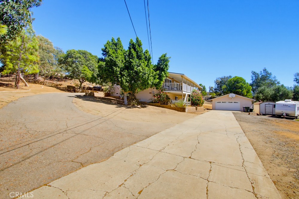 1691 Roble Grande Road Property Photo 3