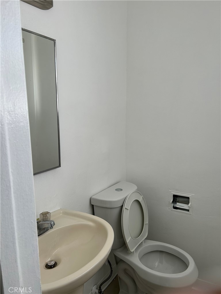 559 W 25th Property Photo 11