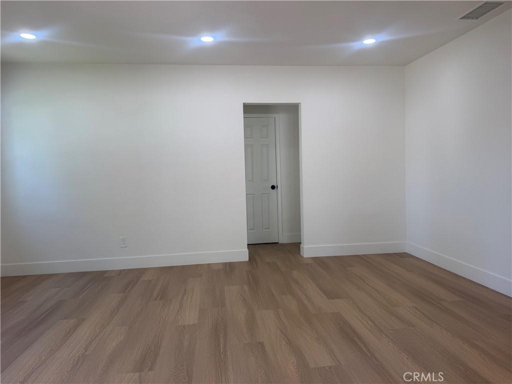 4216 N Mountain View Property Photo 3