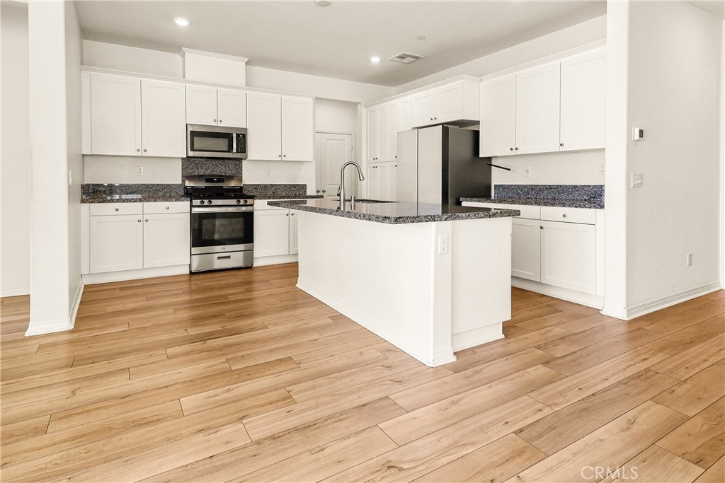 29752 Wolf Glen Court Property Photo 10