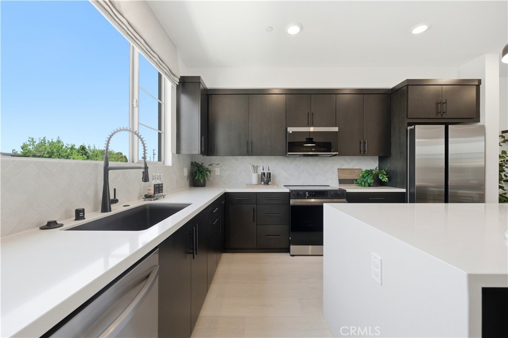 10720 Golden Koi B Property Photo 10