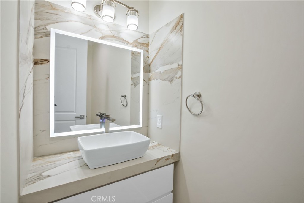 13715 Copley Property Photo 28