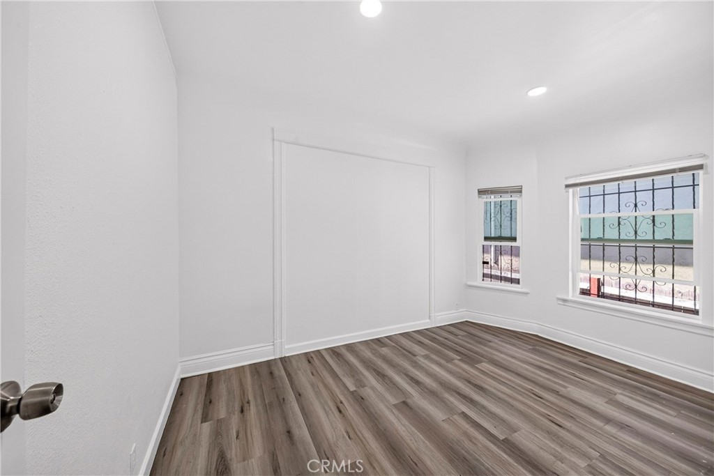 427 E 43rd Street Property Photo 8