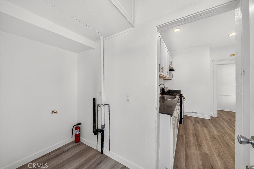 427 E 43rd Street Property Photo 10