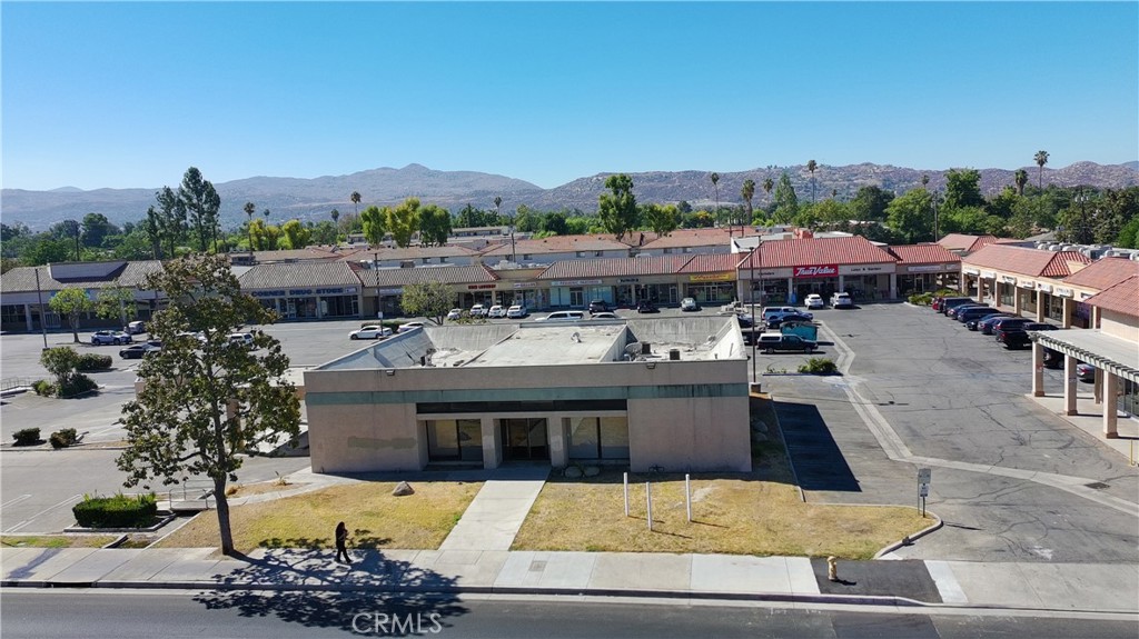 2023 E Florida Avenue Property Photo 1