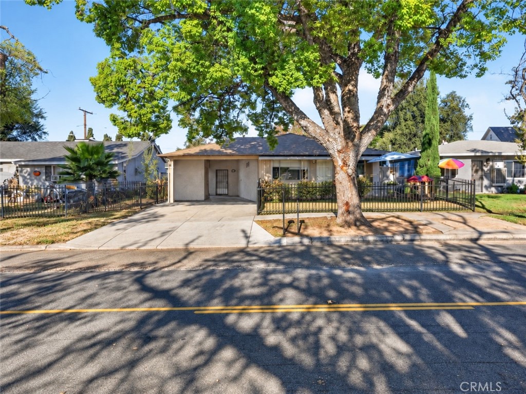 1720 N Sierra Way Property Photo 1