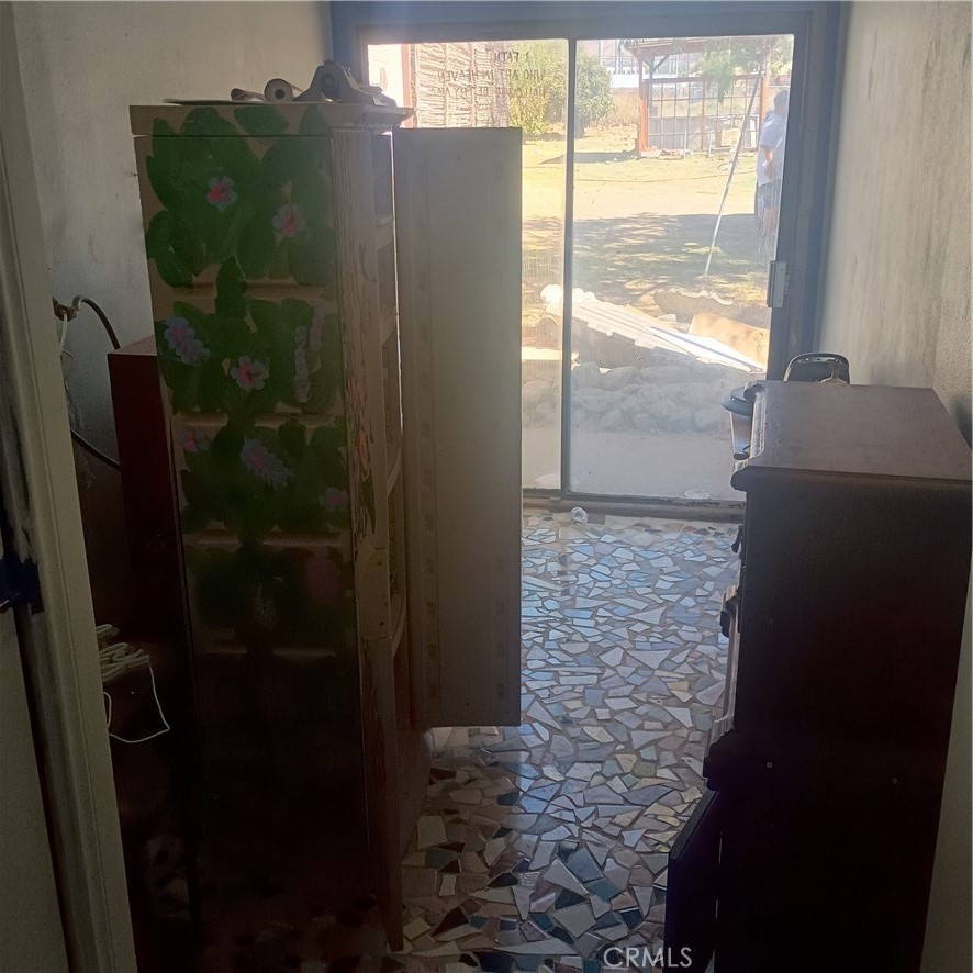 421 E Barbour Street Property Photo 5