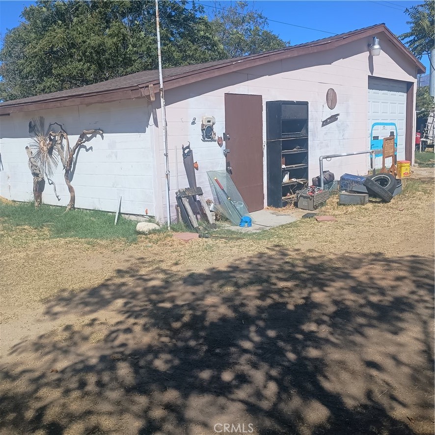 421 E Barbour Street Property Photo 8