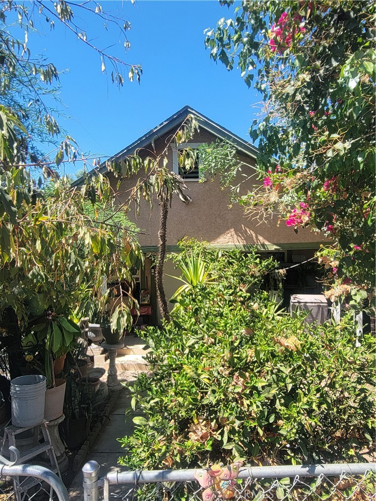7190 Vine Property Photo 1