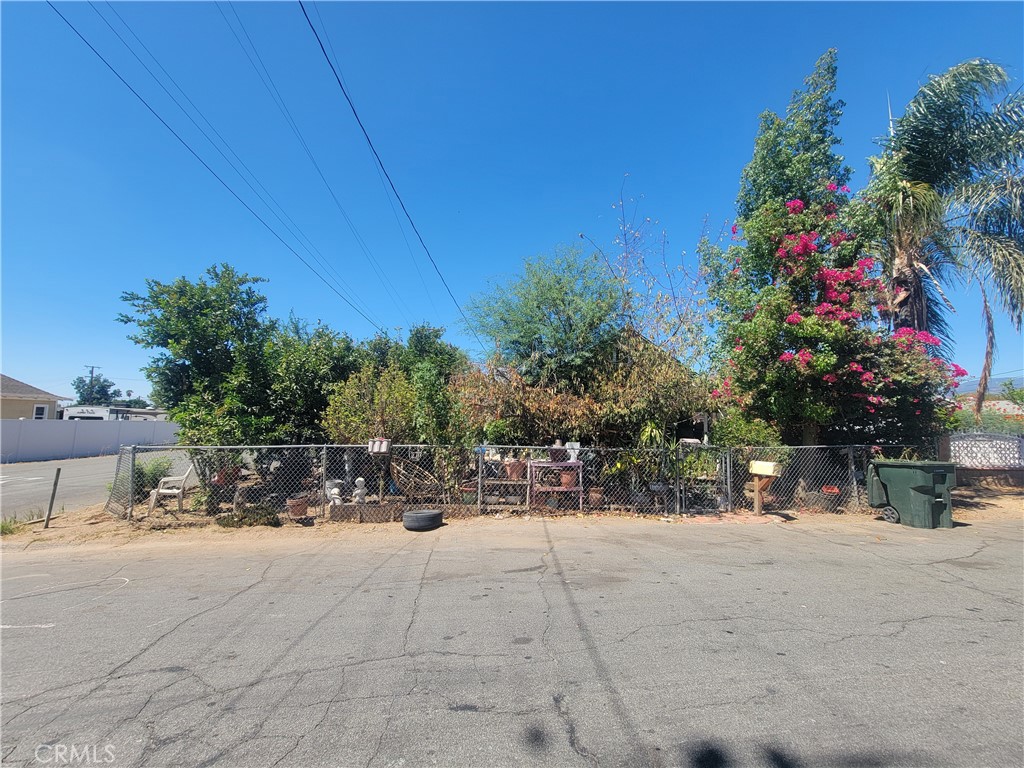 7190 Vine Property Photo 3