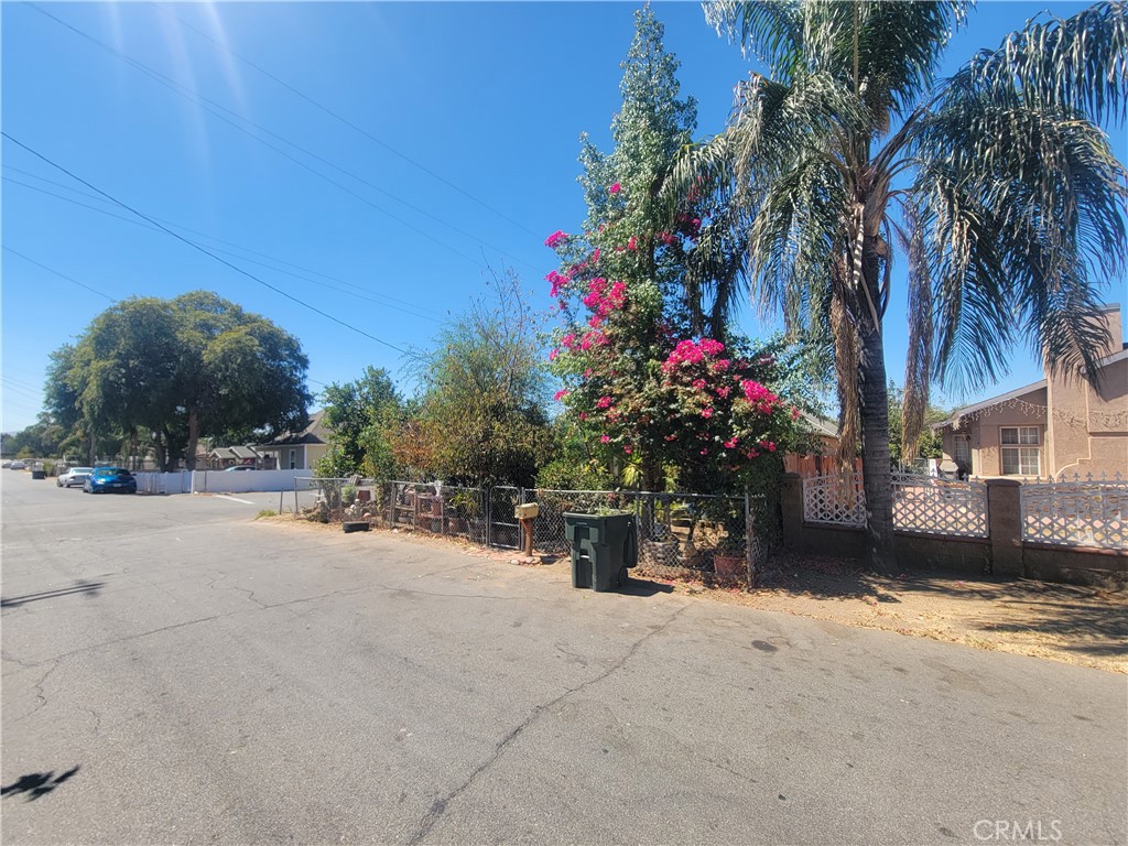 7190 Vine Property Photo 4