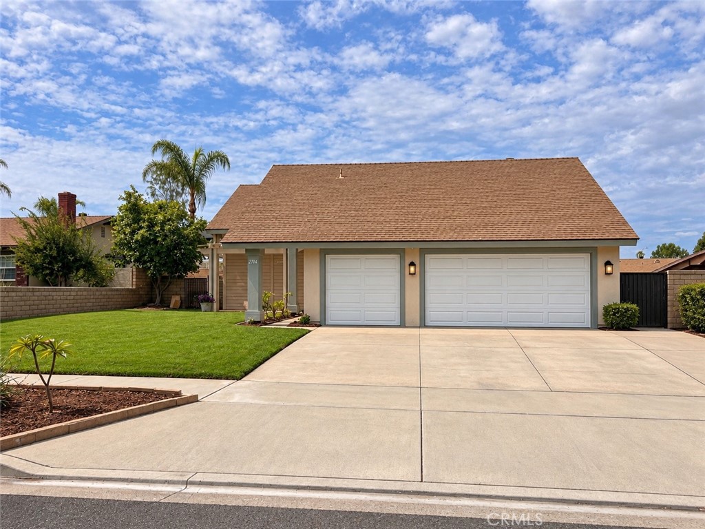 2766 Loyola Property Photo 1