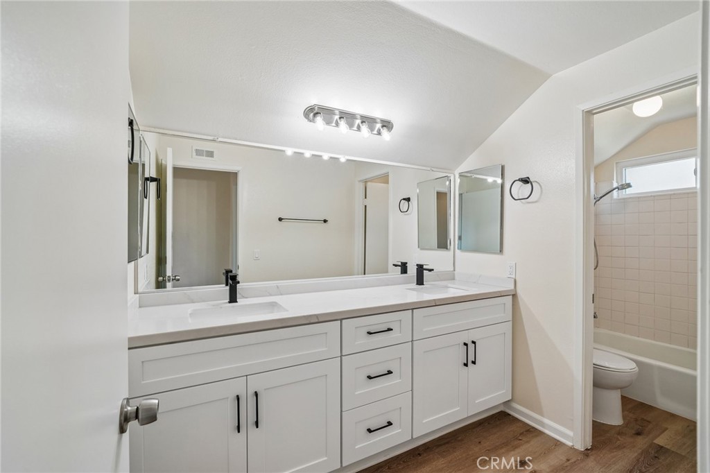 2766 Loyola Property Photo 16