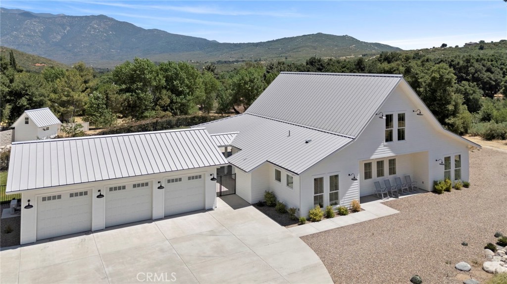 47043 Twin Pines Road Property Photo 4