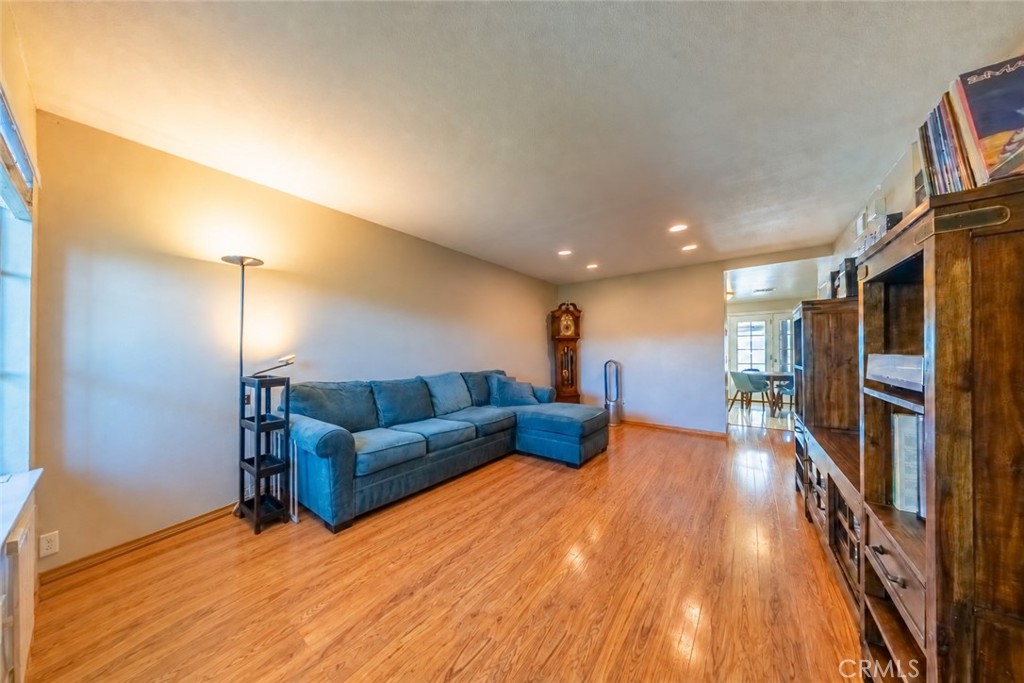8754 Pine Crest Place Property Photo 3