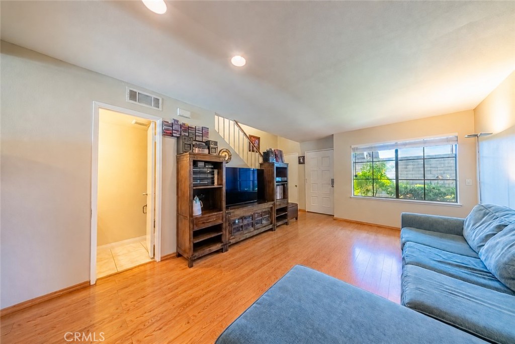 8754 Pine Crest Place Property Photo 4