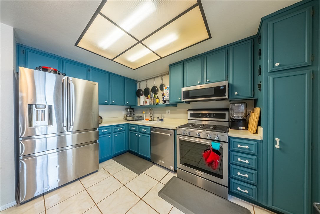 8754 Pine Crest Place Property Photo 6