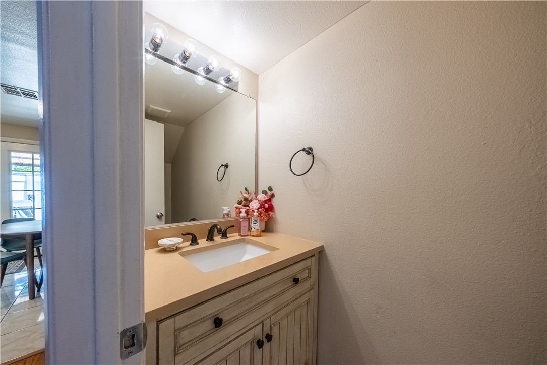 8754 Pine Crest Place Property Photo 8