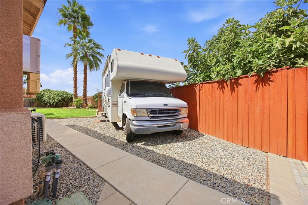 1198 Oasis Court Property Photo 6
