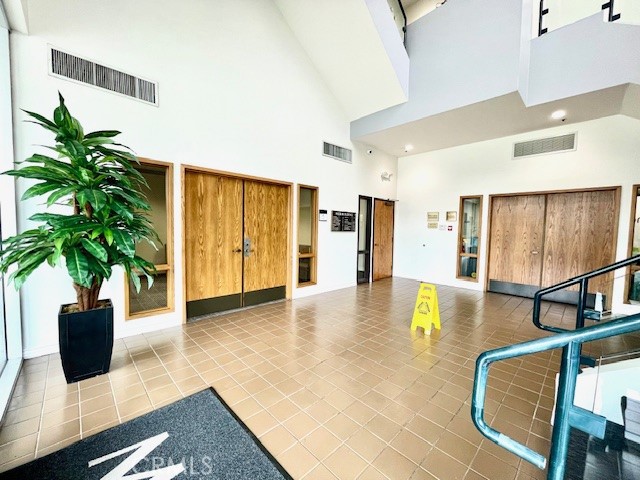 1425 W Foothill 220 Property Photo 4