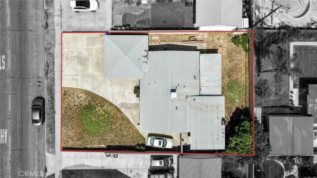 825 N Lilac Avenue Property Photo 6
