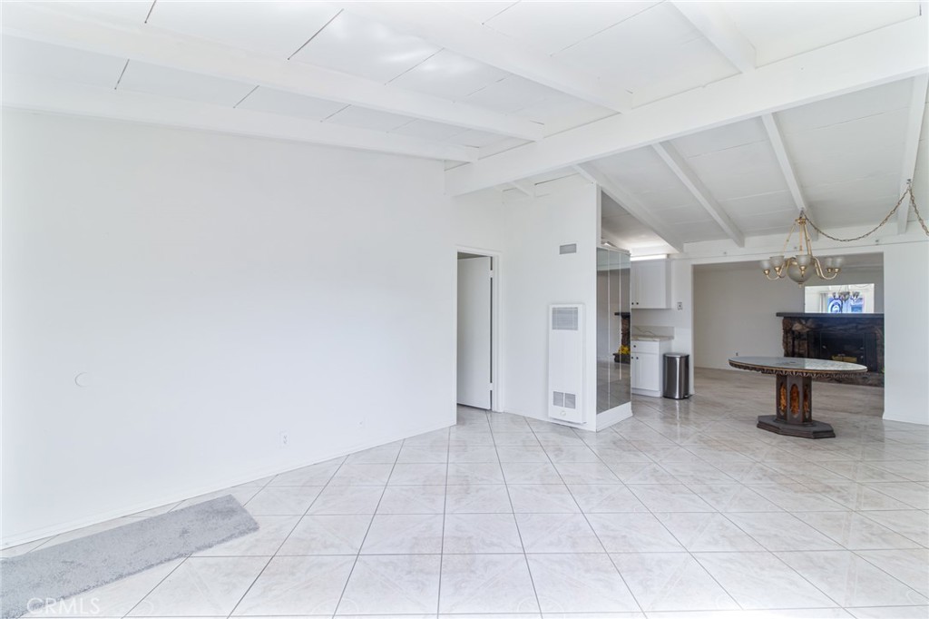 825 N Lilac Avenue Property Photo 7
