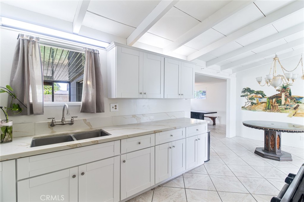 825 N Lilac Avenue Property Photo 12