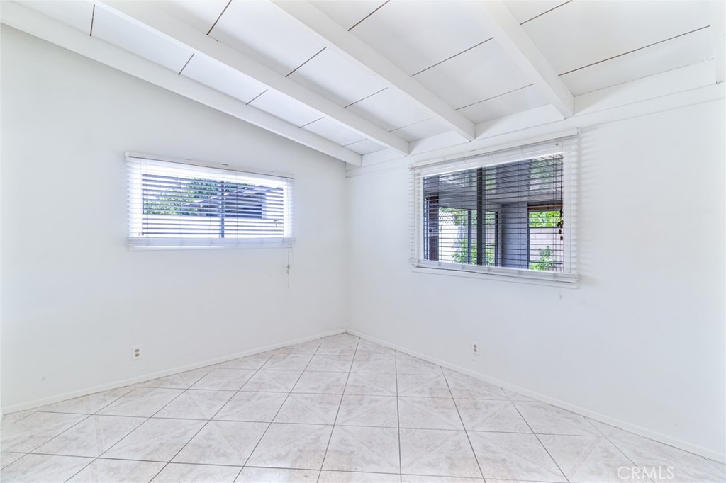 825 N Lilac Avenue Property Photo 18