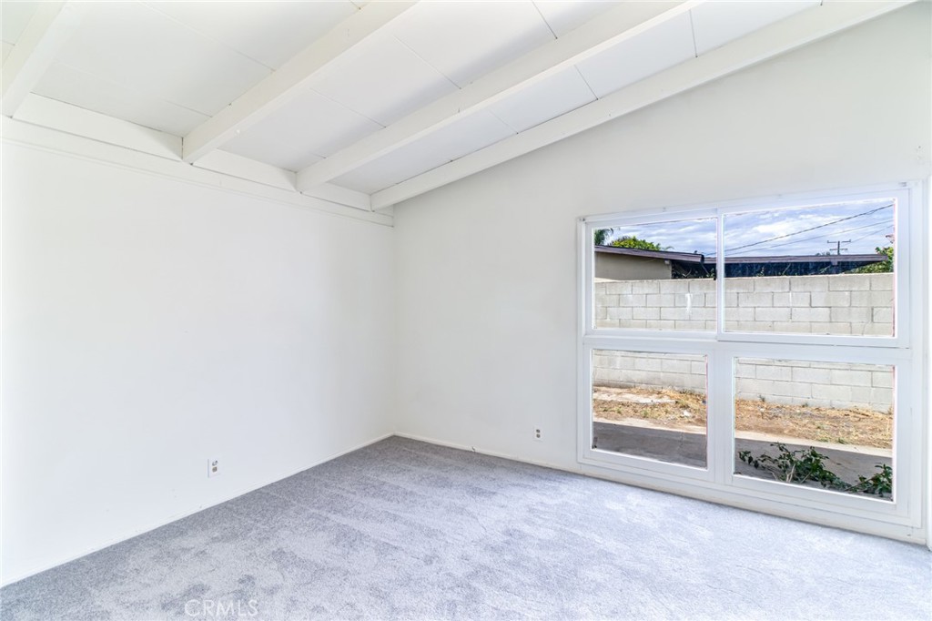 825 N Lilac Avenue Property Photo 20
