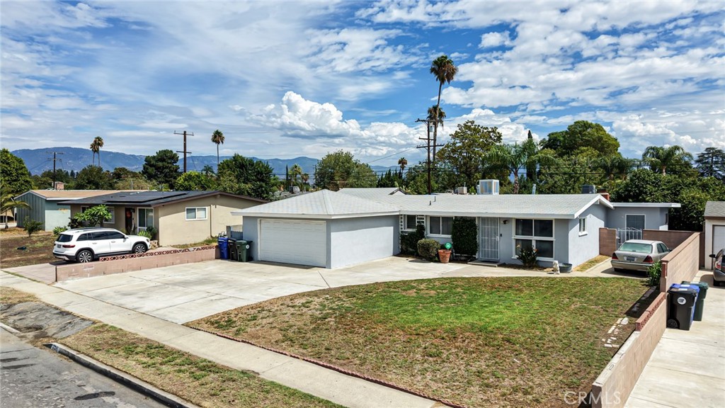 825 N Lilac Avenue Property Photo 25