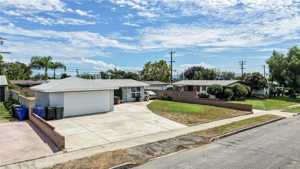 825 N Lilac Avenue Property Photo 26