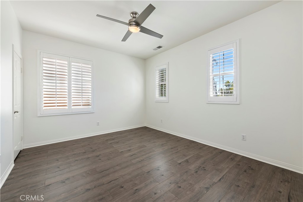 15834 Vienna Property Photo 3