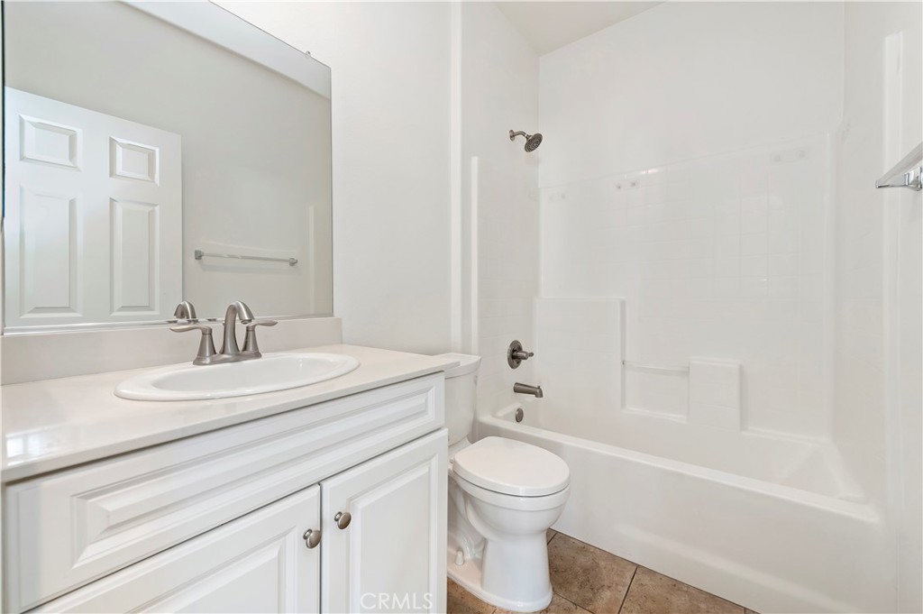 15834 Vienna Property Photo 4
