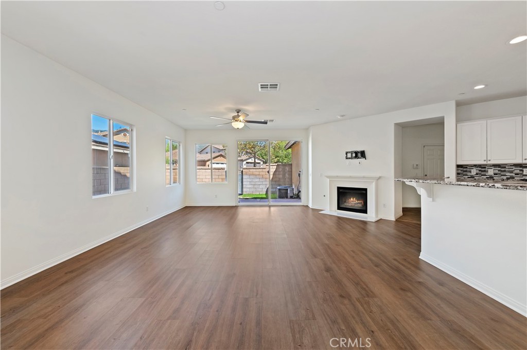 15834 Vienna Property Photo 5