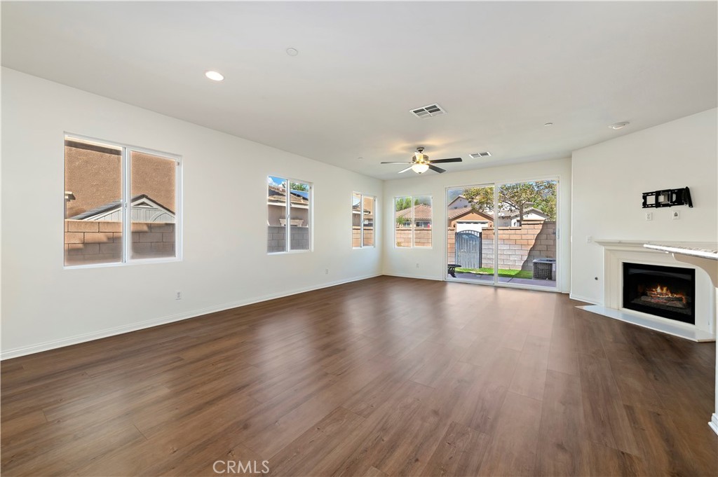 15834 Vienna Property Photo 6