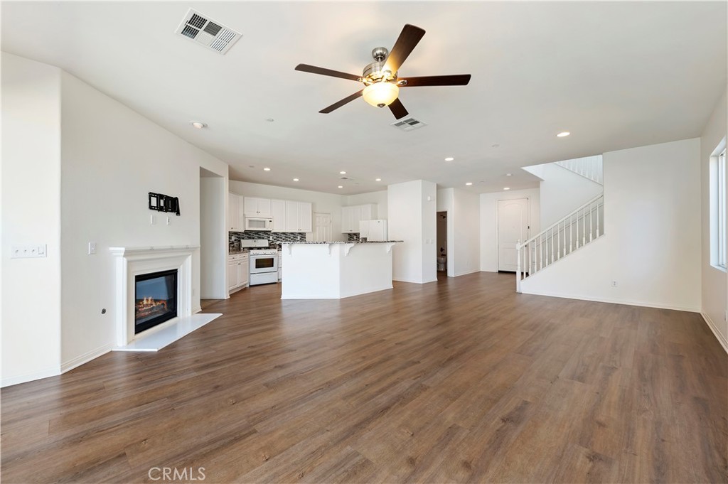 15834 Vienna Property Photo 8