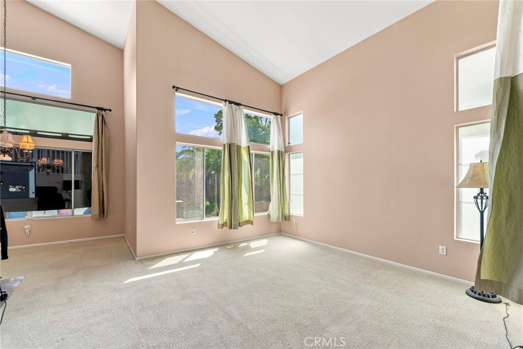 637 Avondale Property Photo 3