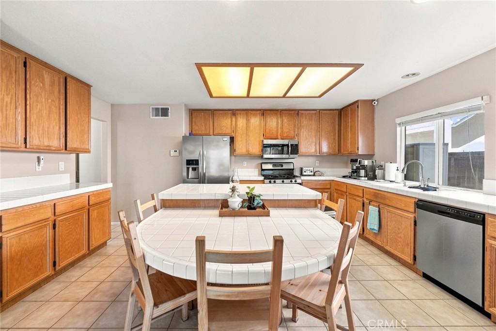 637 Avondale Property Photo 11