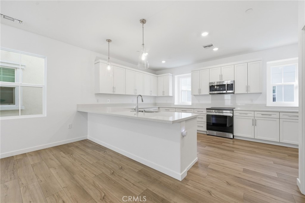 2511 Bombay Street Property Photo 4