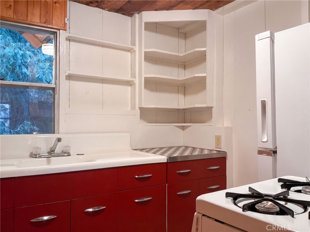 23679 Hillside Property Photo 6